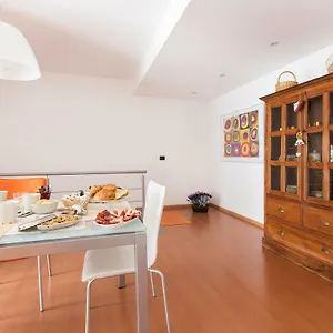 Couette-café La Corte, Mese