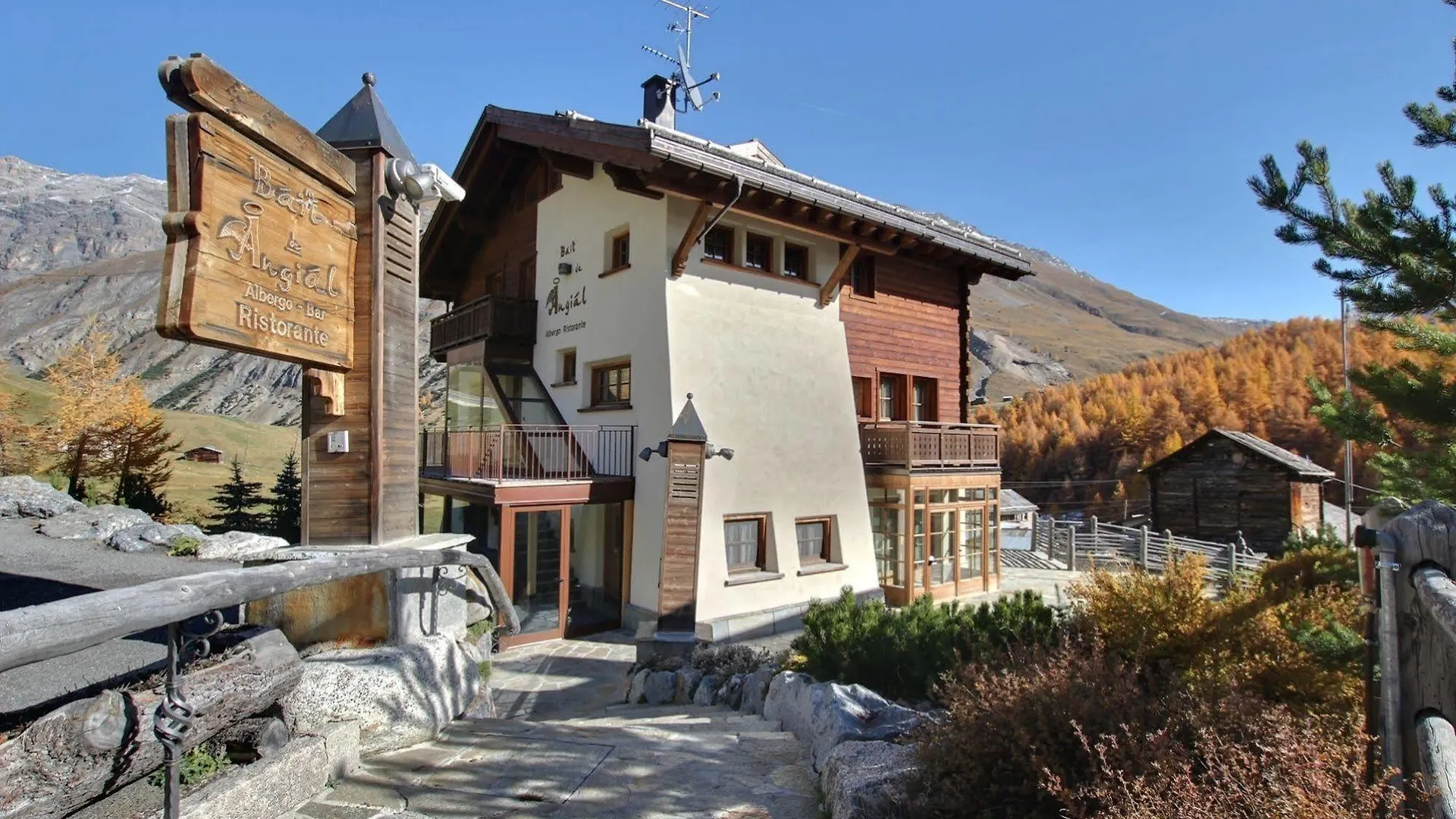 Hotel Bait De Angial Λιβίνιο
